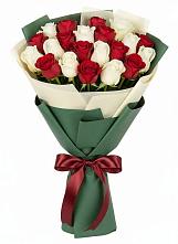 Букет Микс из красных и белых роз в Рубцовске Алтайский Край