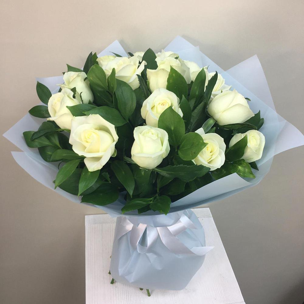 Букет 15 Белых роз Проуд в Рубцовске Алтайский Край
