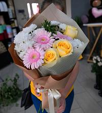 Букет цветов из:  Герберы, Розы и Хризантемы в Рубцовске Алтайский Край
