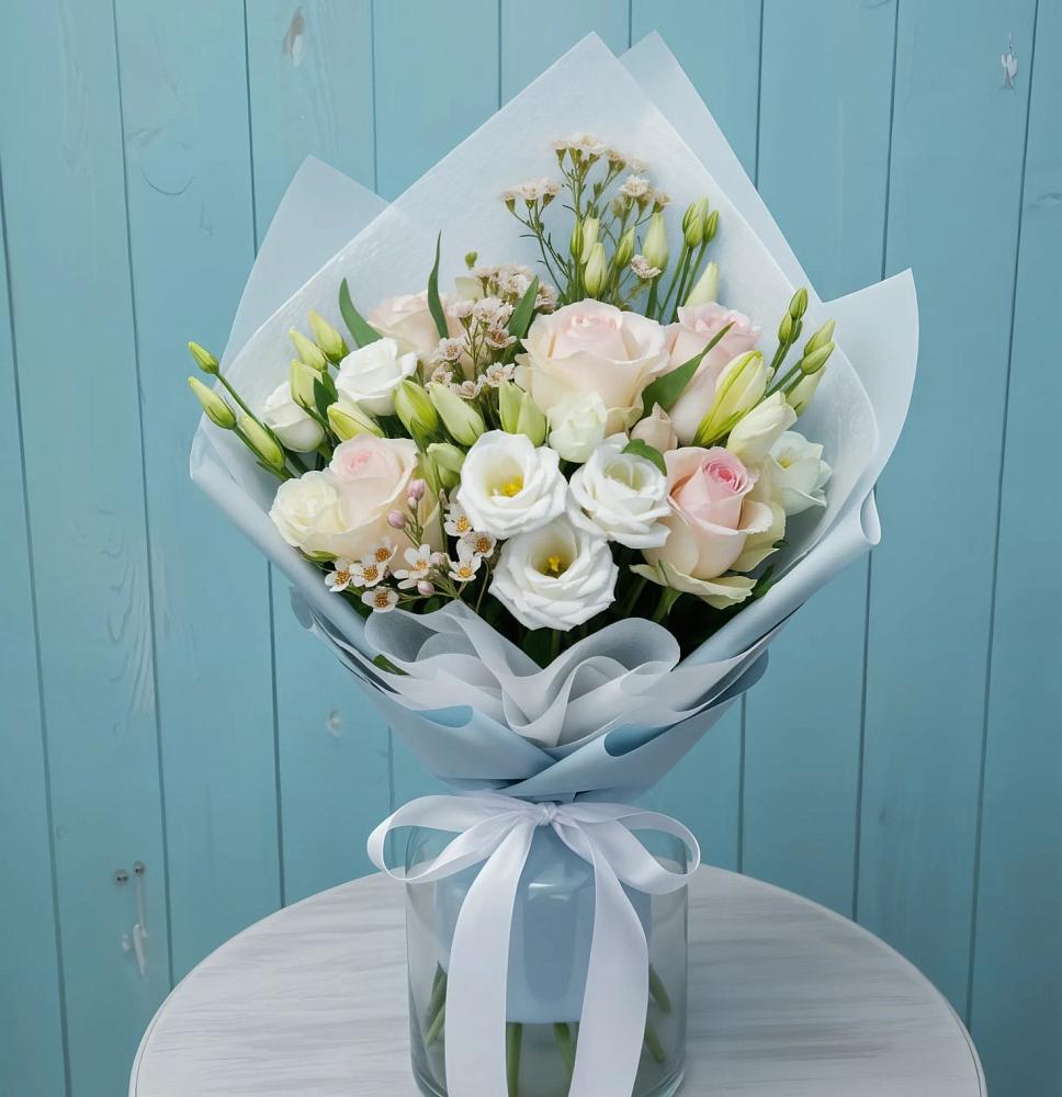 Букет цветов из: Розы и Лизиантусы в Рубцовске Алтайский Край