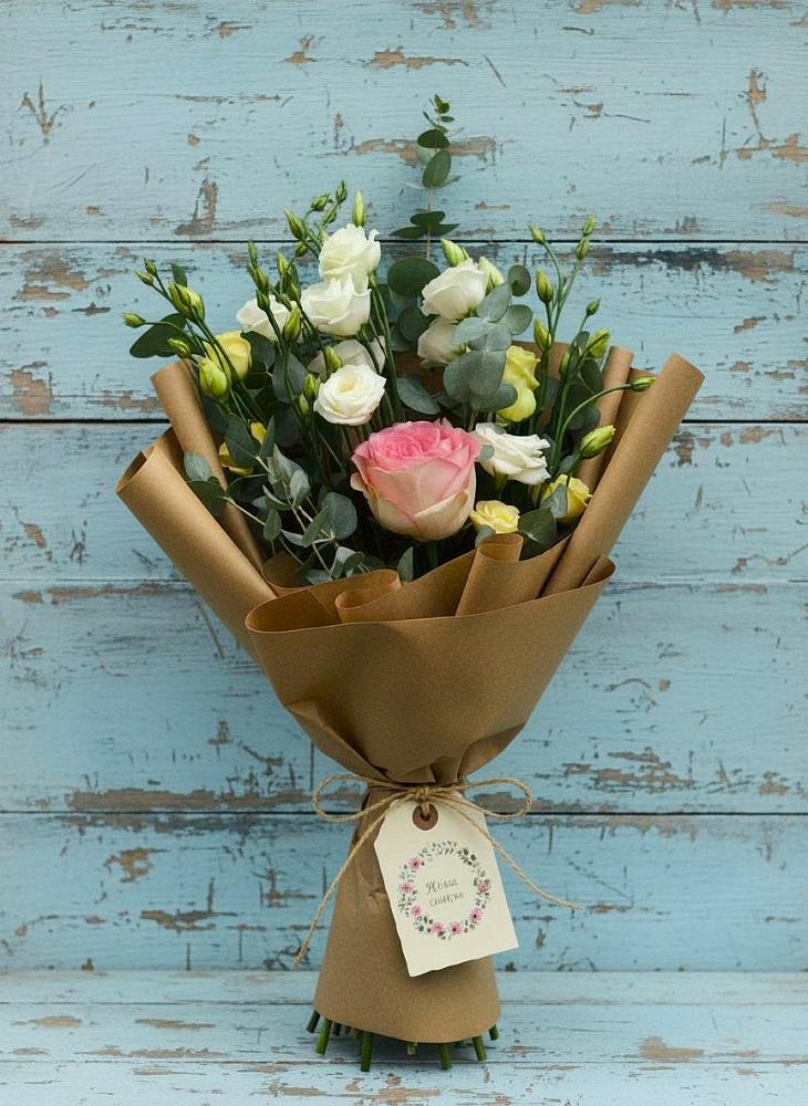 Букет цветов из: Розы и Лизиантусы в Рубцовске Алтайский Край