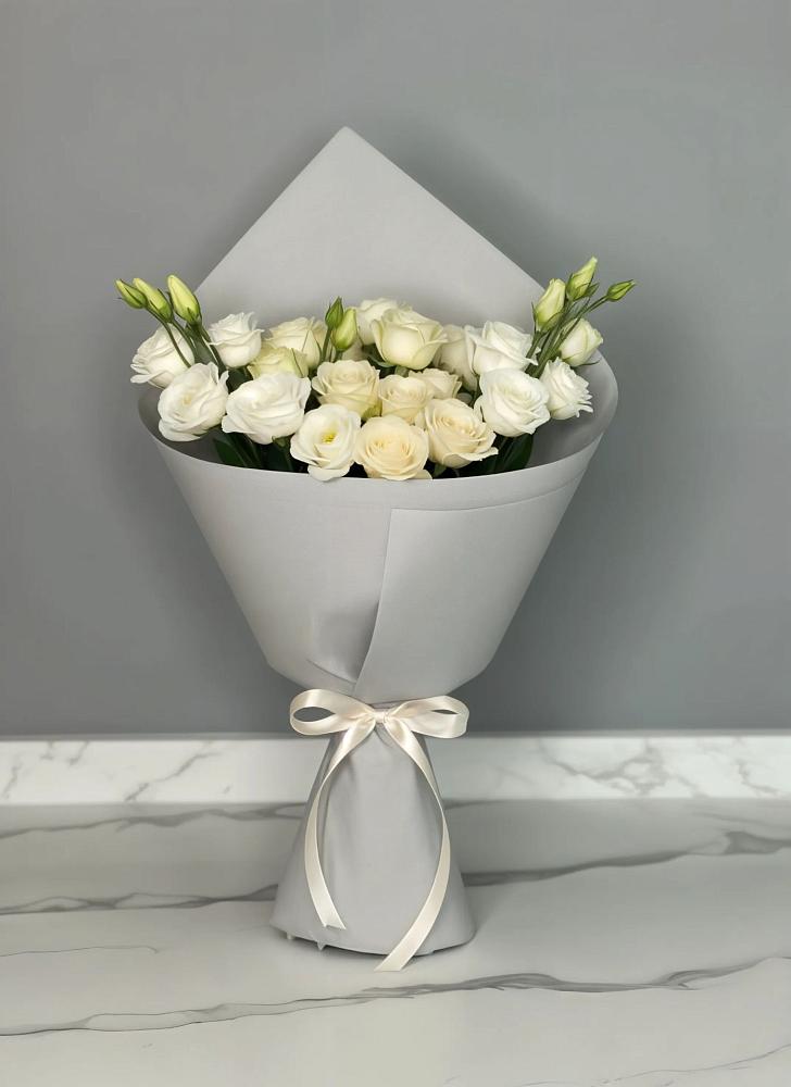 Букет цветов из: Розы и Лизиантусы в Рубцовске Алтайский Край