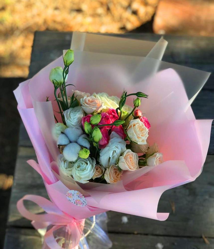 Букет цветов из: Розы и Лизиантусы в Рубцовске Алтайский Край