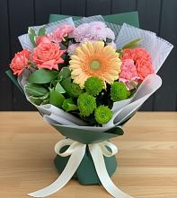 Букет цветов из:  Гвоздики, Розы, Герберы и Хризантемы #REPLACE_PRED# Рубцовске Алтайский Край