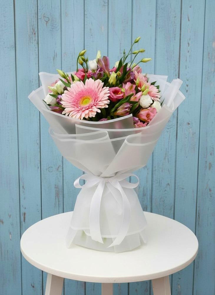 Букет цветов из: Герберы, Альстромерии и Лизиантусы в Рубцовске Алтайский Край