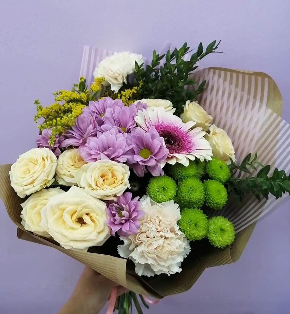 Букет цветов из: Хризантемы, Розы, Гвоздики и Герберы в Рубцовске Алтайский Край