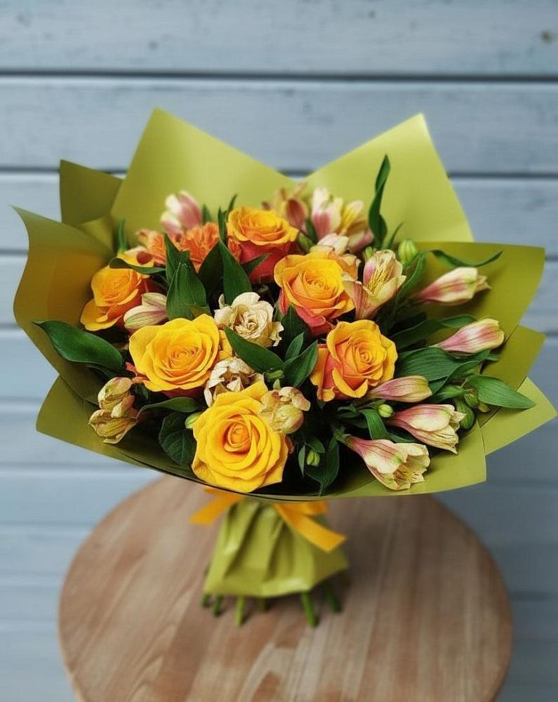 Букет цветов из: Альстромерии и Розы в Рубцовске Алтайский Край