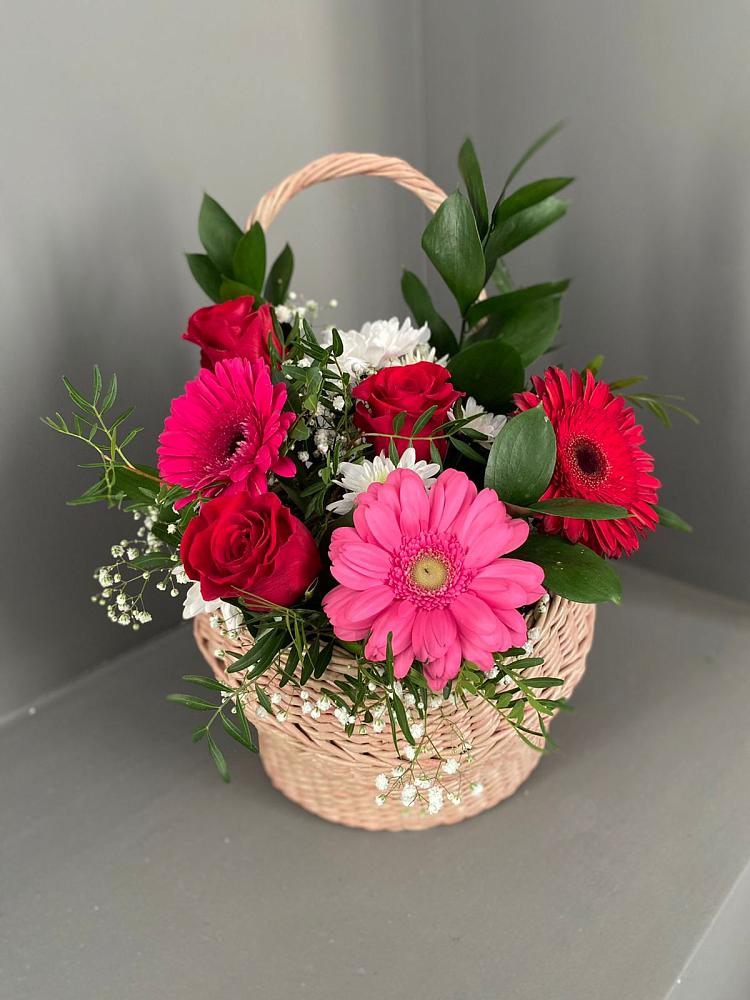 Цветочная композиция из Розы, Хризантемы и Герберы в корзине в Рубцовске Алтайский Край