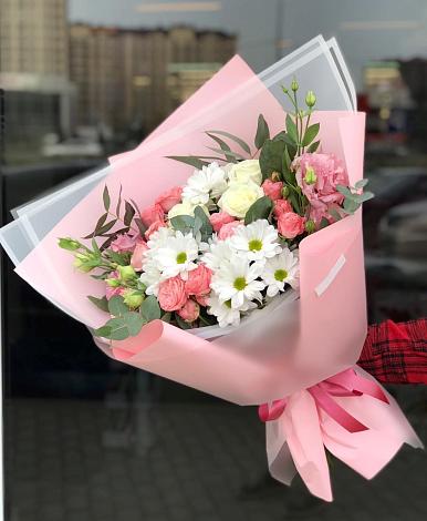 Букет цветов из: Розы, Лизиантусы и Хризантемы в Рубцовске Алтайский Край